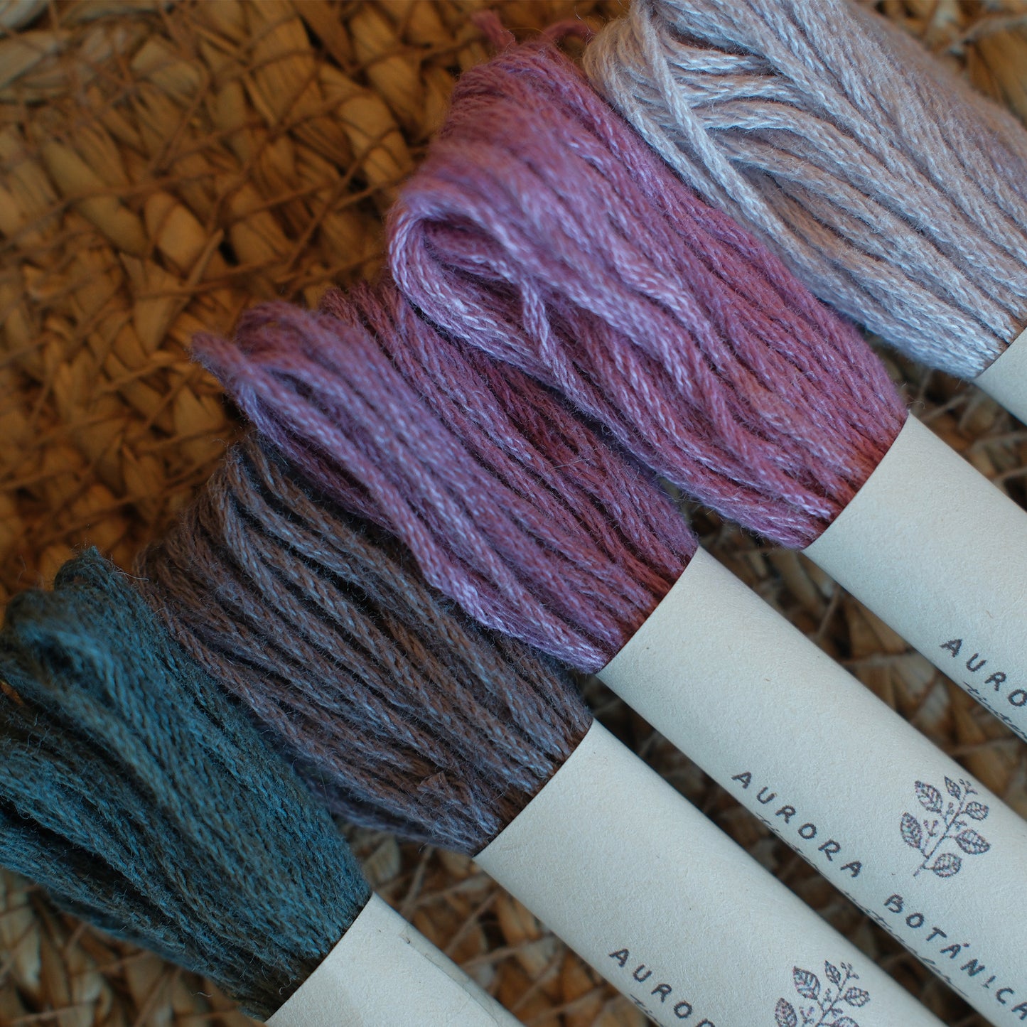 Set hilos Mouliné teñidos con índigo, extracto de tara y palo campeche